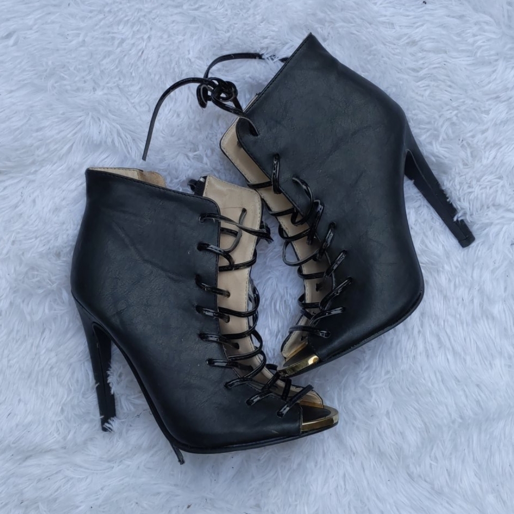 Black Tie Up Booties
